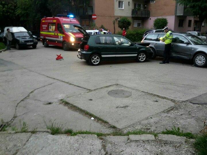 FOTO. Accident grav în municipiul Satu Mare. Fetiță de doi ani, la Urgențe