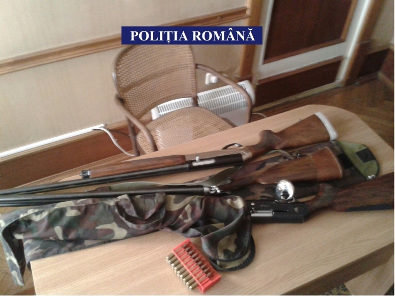 Așa ceva! O oșancă și-a ascuns o pușcă și zeci de cartușe în căpița de fân