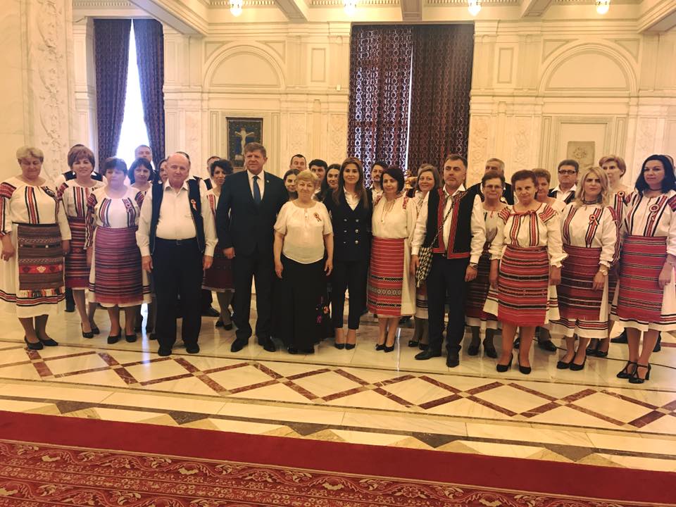 FOTO. Tradiția populară a Sătmarului a răsunat în Parlamentul României