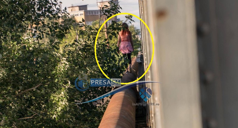 FOTOGALERIE. O fată s-a urcat pe marginea Podului de Fier. Ar fi încercat să se sinucidă?!