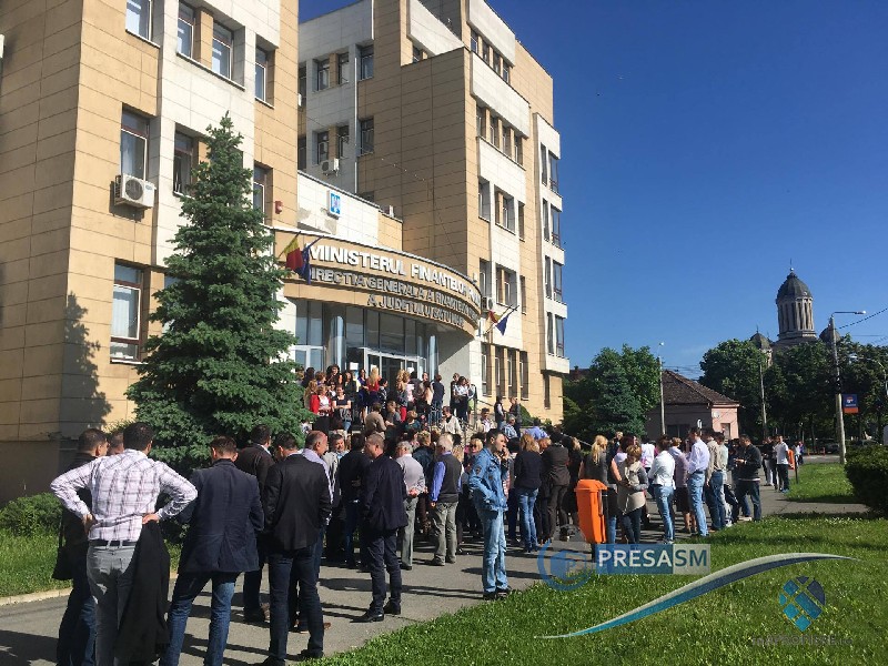 Un director din Fiscul sătmărean primește 50.000 euro pentru 30 de zile de arest