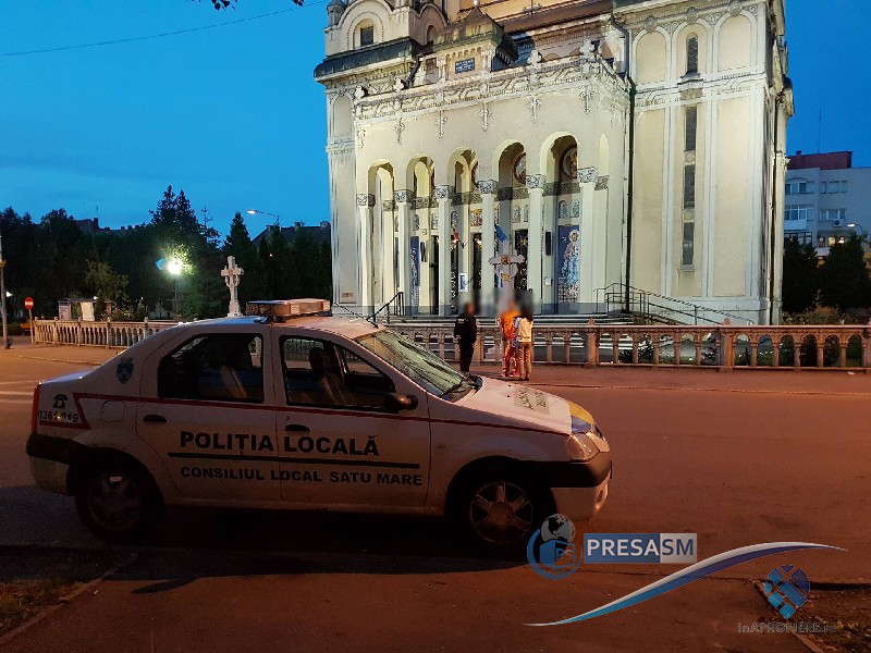 FOTO. Poliția Locală păzește moaște, iar la câțiva pași se sparg mașini în CENTRU