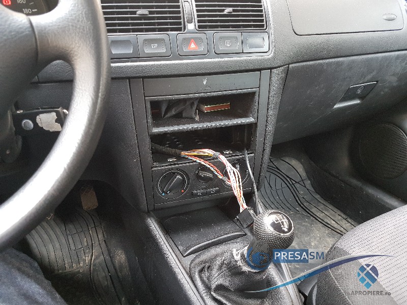 FOTOGALERIE. Val de furturi în CENTRUL Sătmarului. Mașini sparte în inima orașului