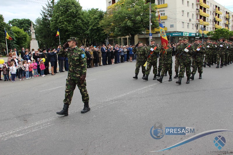 FOTO. Zero interes pentru Ziua Independenței și Ziua Europei. Doar autoritățile au participat
