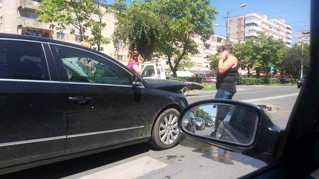FOTO. Accident în lanț pe Drumul Careiului. Trei mașini au fost avariate