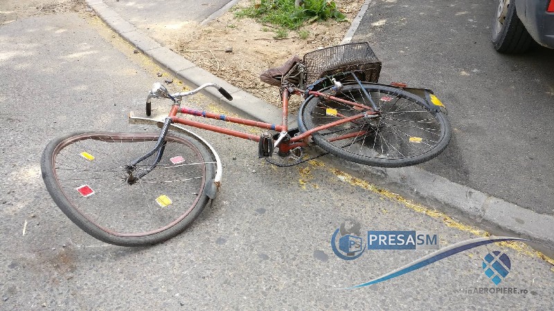 FOTO&VIDEO. Un biciclist a intrat direct într-o Ambulanță! A ajuns la Urgențe