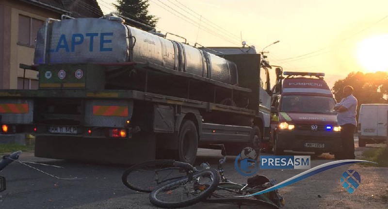 FOTOGALERIE. Bicicliști loviți de un camion. Un bărbat și o femeie, la Urgențe