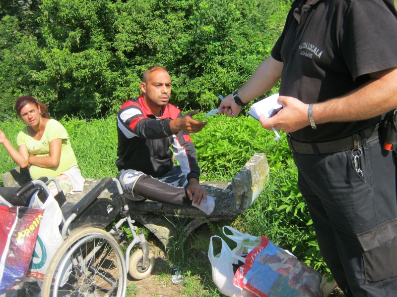 FOTO. Ofensivă masivă împotriva cerșetorilor. Zeci de persoane ridicate. Kereskenyi: Nu le dați bani!