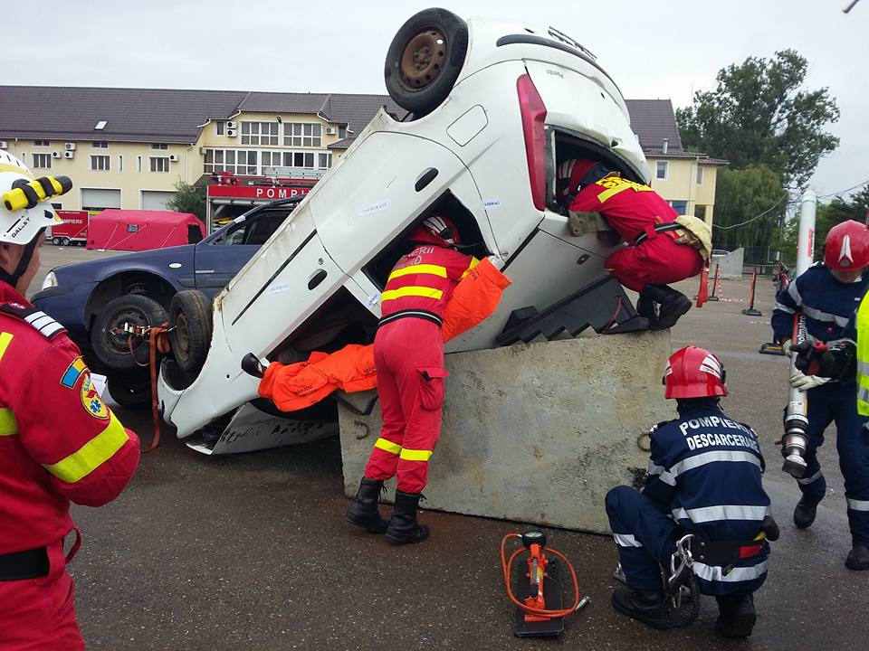 FOTOGALERIE. Pompierii sătmăreni sunt cei mai buni la ”descarcerări”. Dovezi concrete
