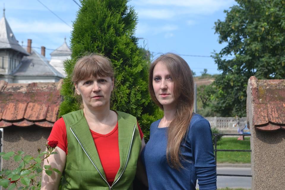 Viața bate filmul! O sătmăreancă își caută mama naturală. A fost mințită ani la rând