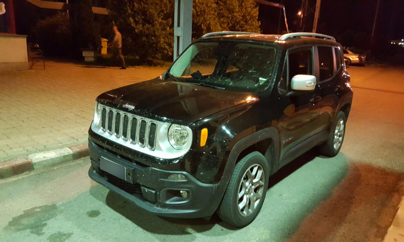 FOTO. JEEP, de zeci de mii de euro, confiscat la Petea. Italian luat la întrebări