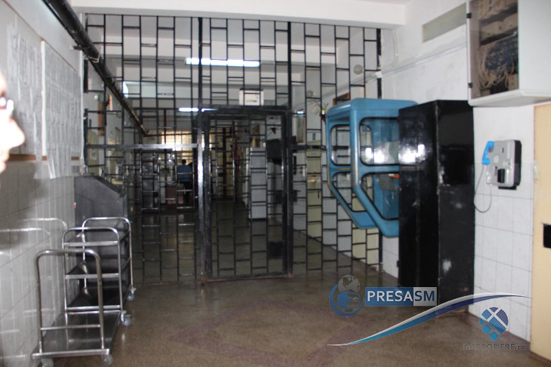 Polițist, amenințat cu moartea în Penitenciarul Satu Mare. Deținut: "Numele ţi-i dat şi ţi-i făcută şi crucea"