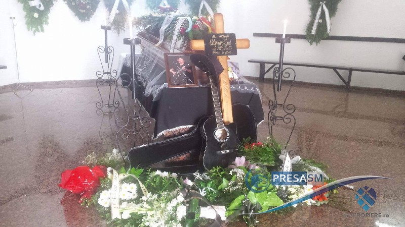 FOTOGALERIE. Marele folkist Octavian Bud, condus pe ultimul drum. Dumnezeu să-l odihnească în pace!