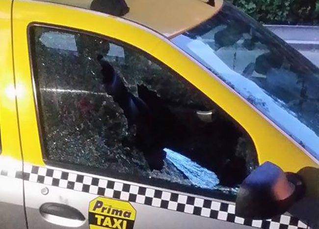 FOTO. Taximetru vandalizat în municipiul Satu Mare. Se caută vinovații