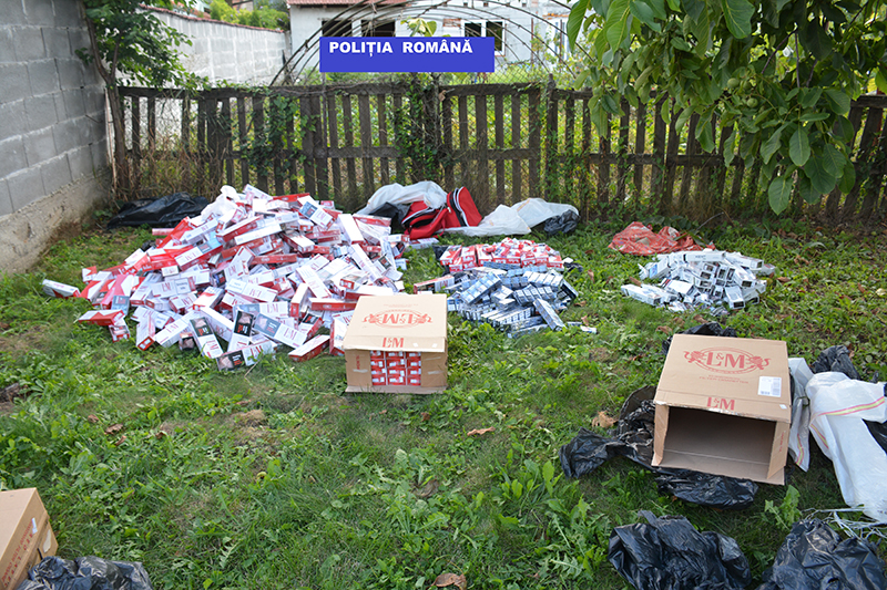 FOTO. Punct de aprovizionare al contrabandiștilor din Piața Someș, anihilat de polițiști