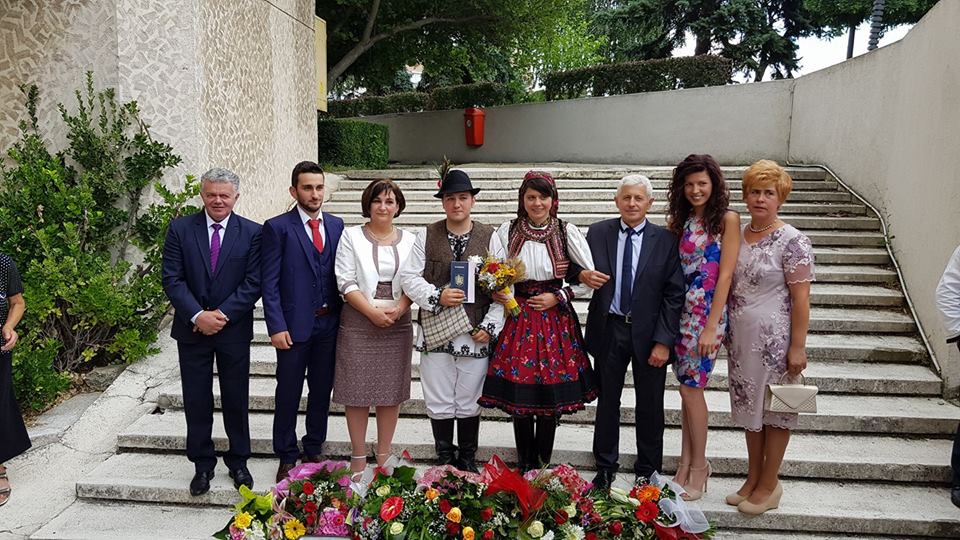 FOTO. Un moț și o oșancă s-au căsătorit la Satu Mare, în straie populare!