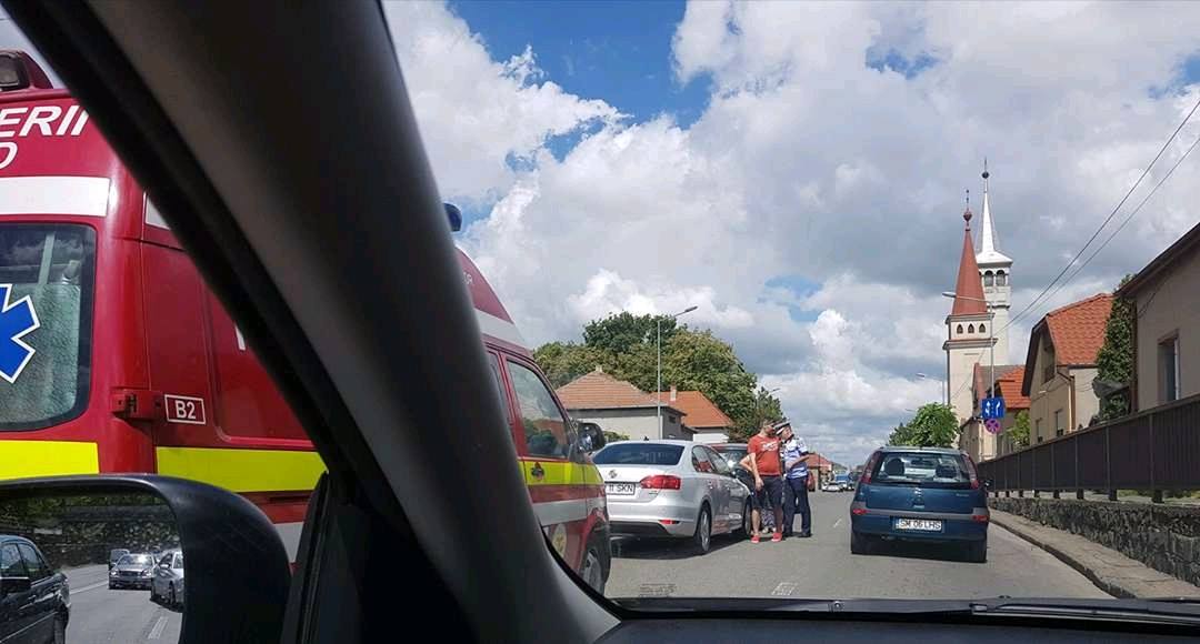 FOTO. Accident în Soarelui. Traficul îngreunat pe Bulevardul Goga