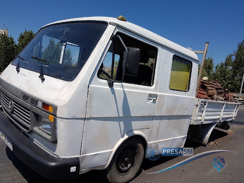 FOTO. O bandă de pe Podul Decebal, blocată peste o oră. O mașină a rămas fără roată