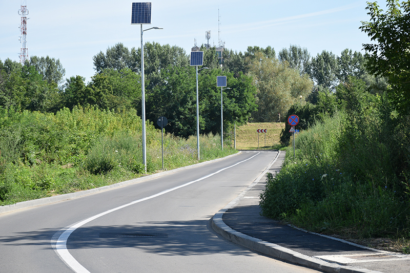 FOTO. Strada Digului, cu marcaje strâmbe și asfaltare comică, va fi refăcută