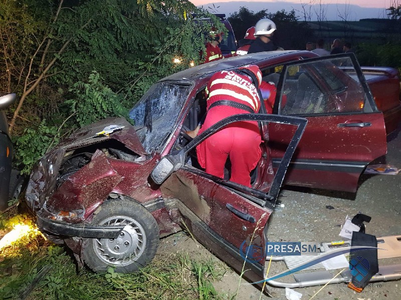 Accident grav, cu victime! Un tânăr a intrat cu mașina frontal într-un alt autovehicul