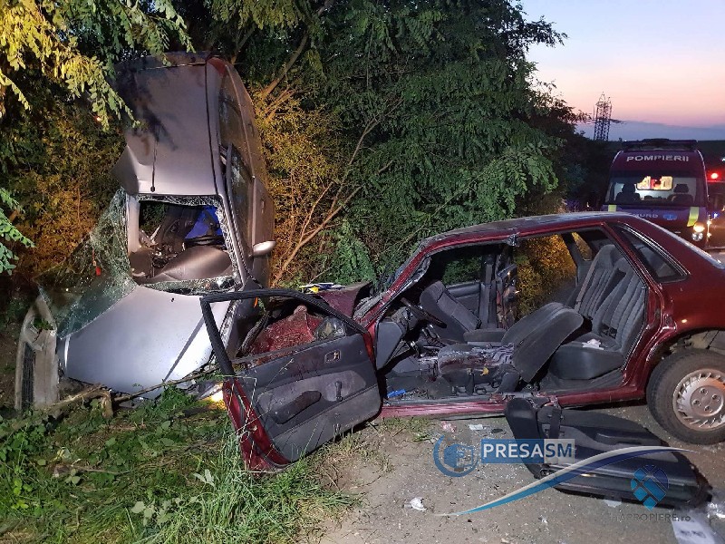 FOTO&VIDEO. Un nou accident foarte grav! Mai multe victime, mașină în copac