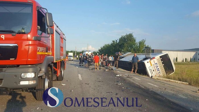 FOTO&VIDEO. Accident extrem de violent. Un autobuz din Satu Mare, implicat într-un accident
