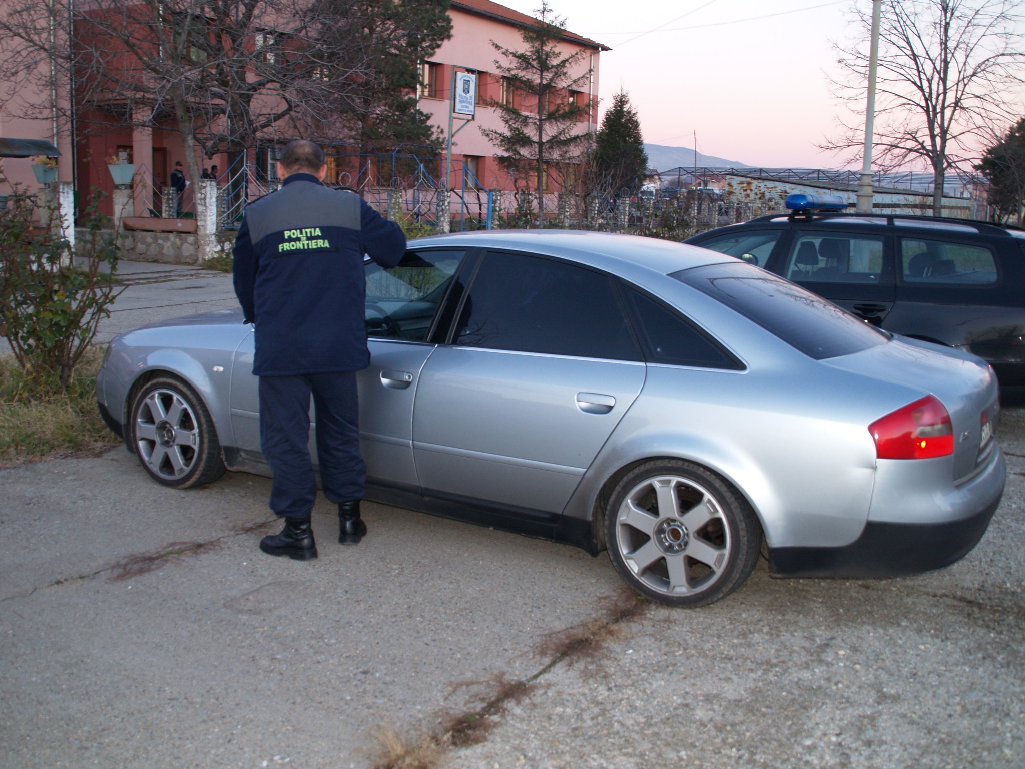 Șofer oprit în Odoreu! Polițiștii au râs când i-au văzut ”permisul de conducere”. Era ”un fals total”