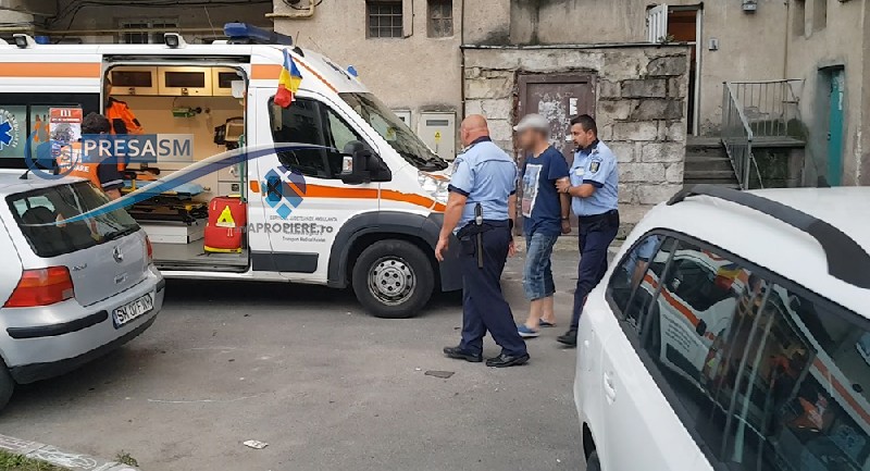 FOTO&VIDEO. Scandal în Micro 16. Un bărbat a fost încătușat de polițiști