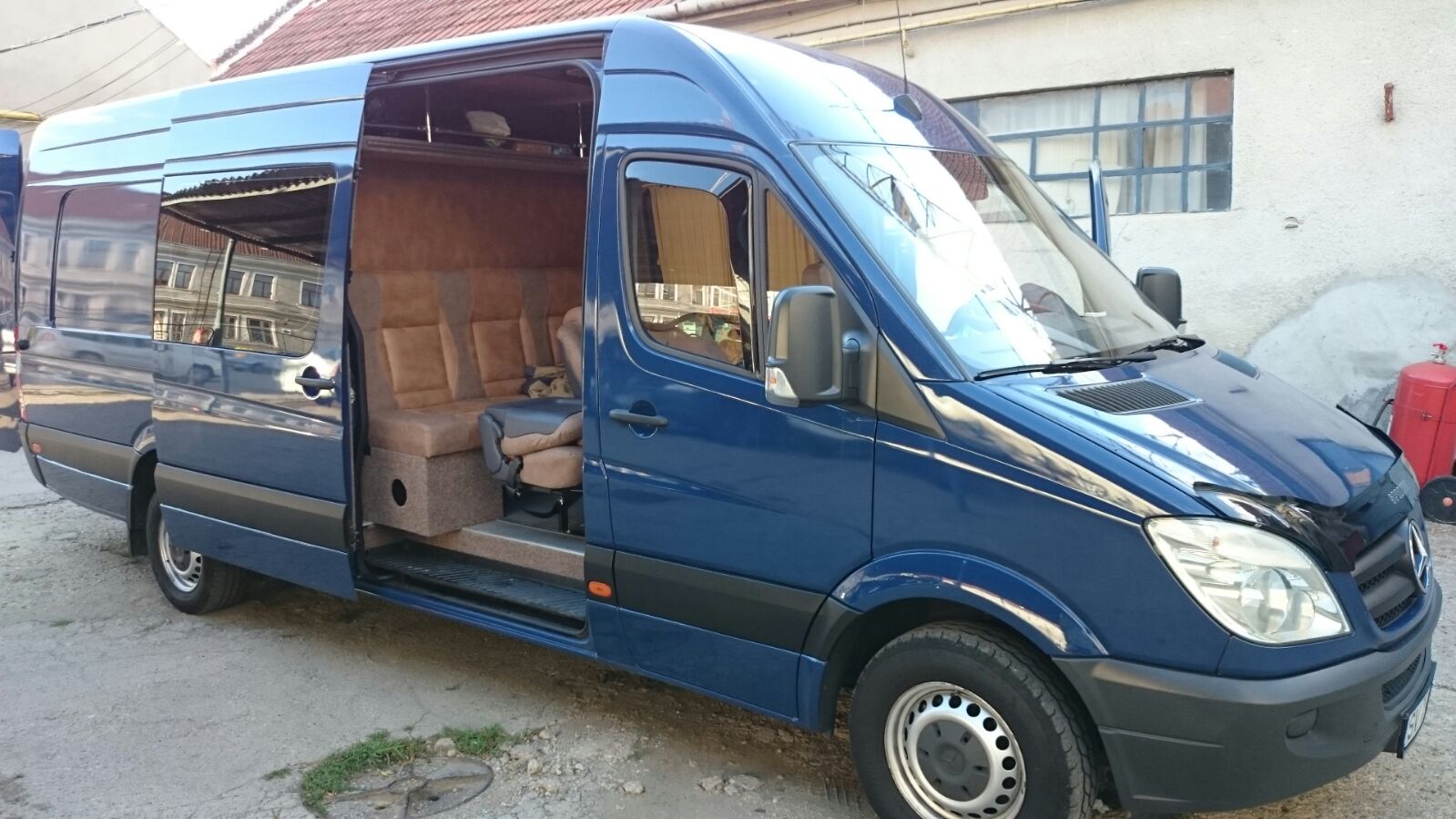 Tânăr ucrainean lăsat fără microbuz la intrare în județul Satu Mare