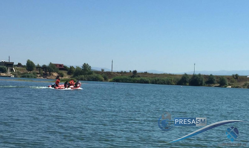 FOTOGALERIE. Povestea tragediei de la Apa. Pompierii caută cadavrul fetei înecate