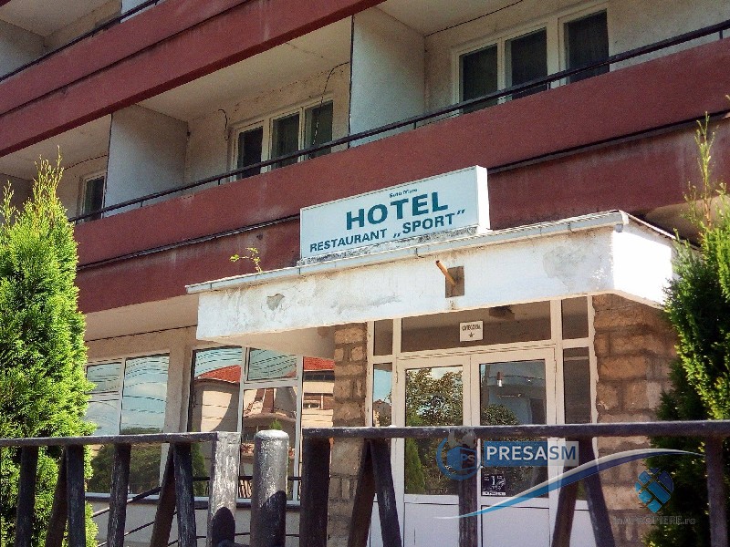 Mafia politică a distrus Hotelul Sport din Satu Mare. Devalizare ca la carte
