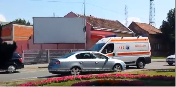 VIDEO. Sfidare sau prostie?! Un ”stranier” cu mașina pe ”INTERZIS”, pe Podul Golescu