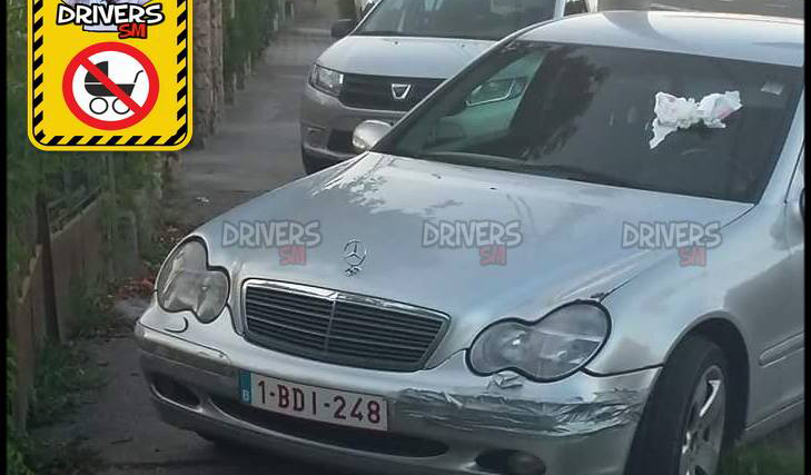 FOTO. Nu a putut să treacă cu căruciorul. Răzbunarea de zile mari a unei mămici