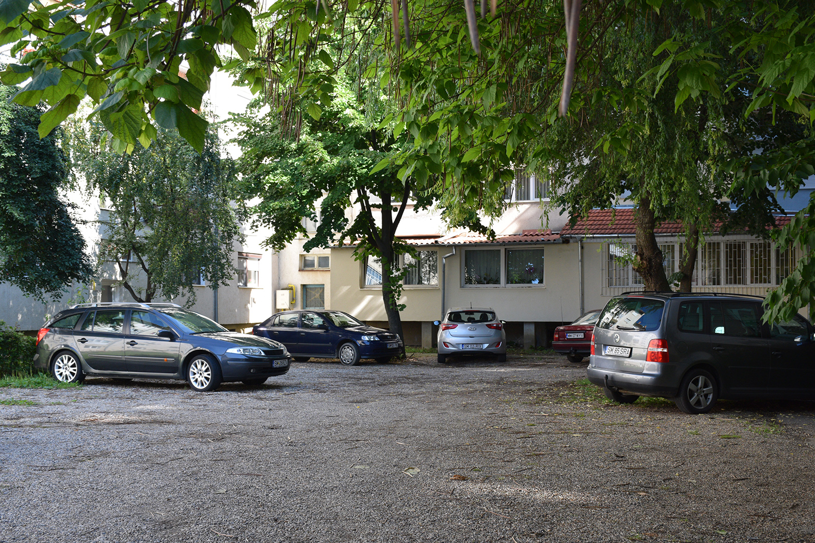 FOTOGALERIE. Sute de locuri de parcare vor fi amenajate în Micro 17 și Carpați