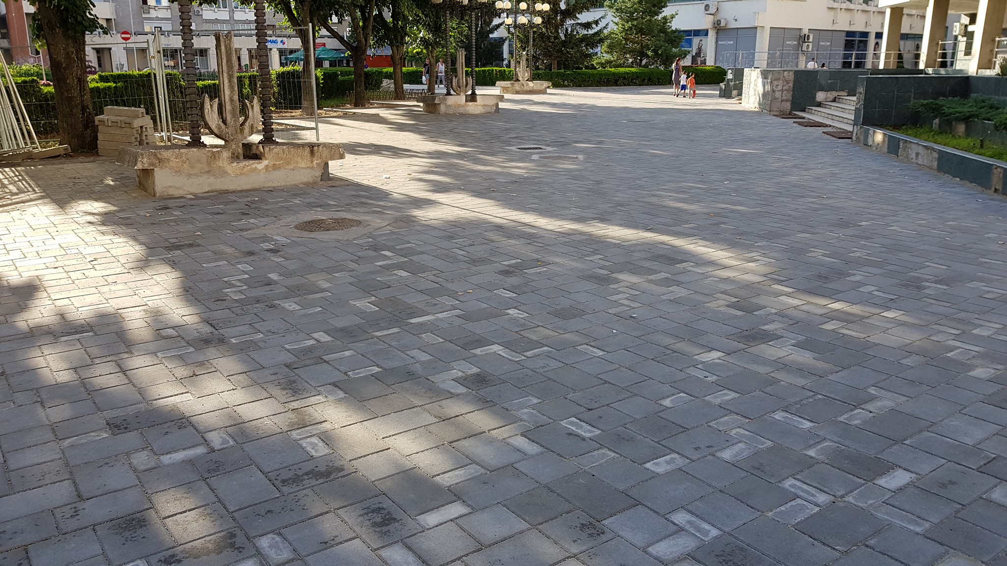 FOTO. Recent reabilitat, distrugeri în centrul nou al Sătmarului