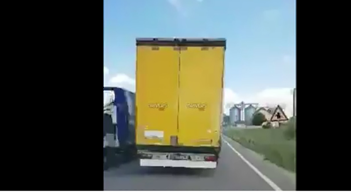 VIDEO. Inconștiența unui șofer de TIR în Satu Mare! La un pas de un accident mortal