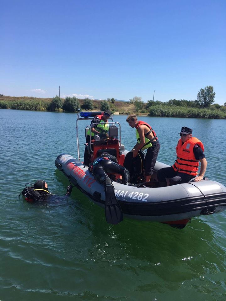 FOTOGALERIE. Corpul tinerei înecate la Apa a fost găsit de scafandrii