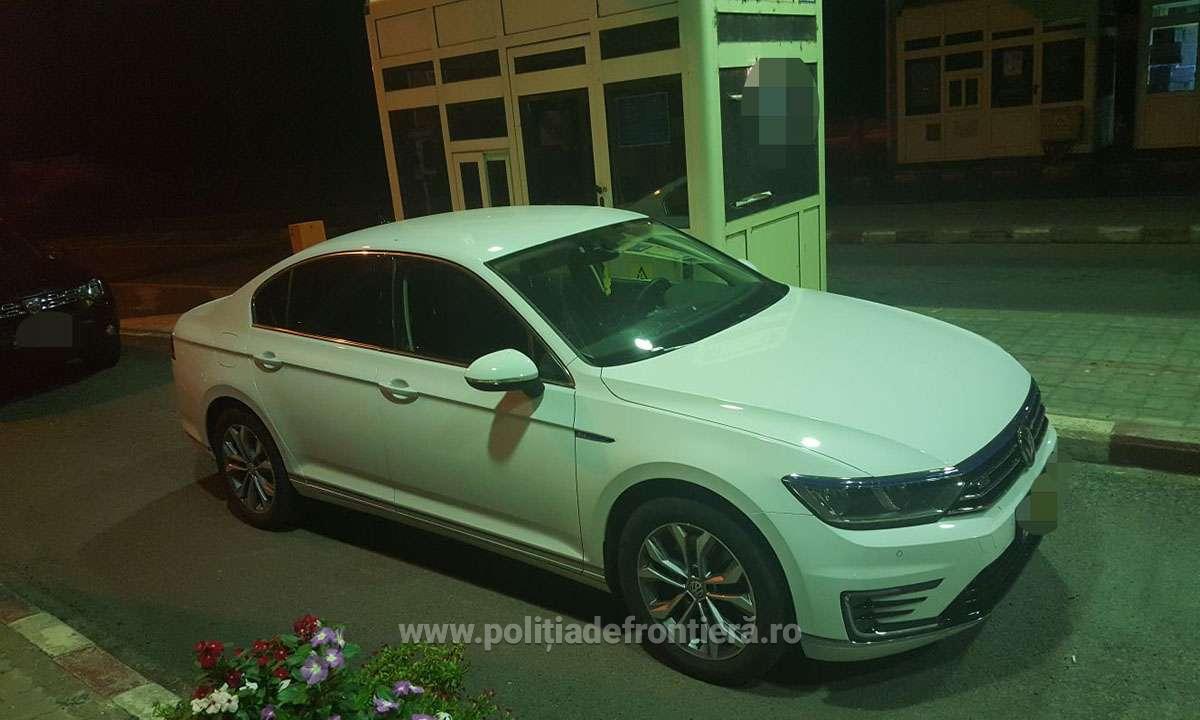 FOTO. Femeie lăsată fără mașina de zeci de mii de euro în Petea