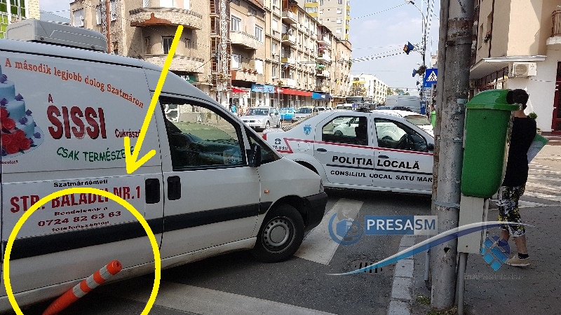 FOTO&VIDEO. TUPEU. ”Parcare” în stâlpul de delimitare, în centrul Sătmarului