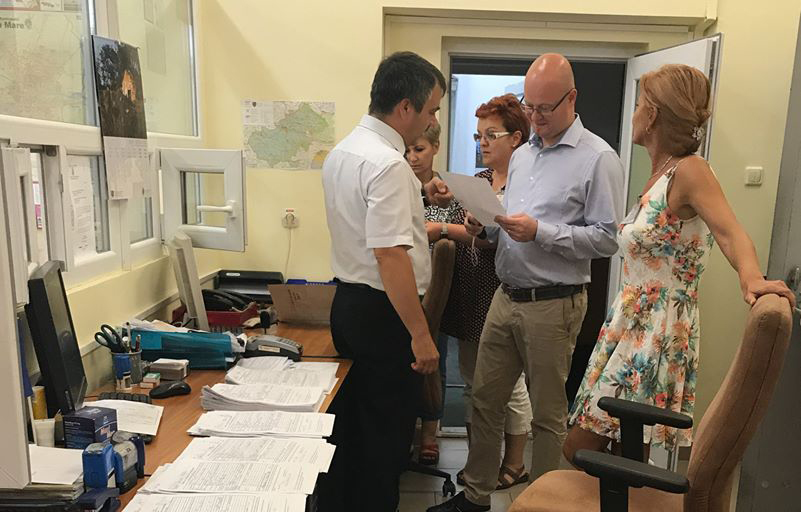 FOTO. Funcționarii de la ”Buletine” lucrează până târziu! Model de respect față de cetățean