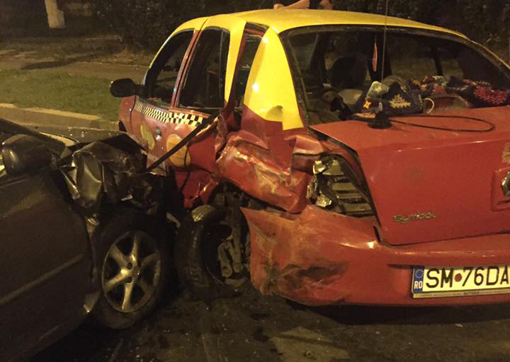 FOTO. Taximetru lovit în plin pe Drumul Careiului. La un pas de tragedie