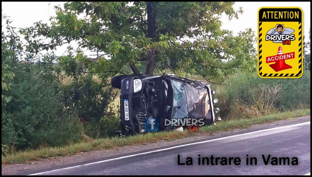 FOTO. Accident cu victimă. O mașină de teren s-a dat peste cap și s-a oprit în copac