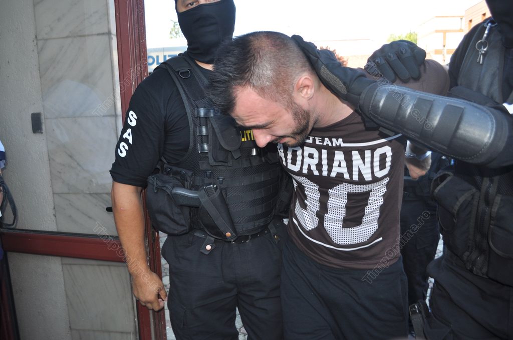 FOTO. Taximetrist din Satu Mare, bătut și împușcat în ceafă. Agresorul a încercat să se sinucidă în pușcărie