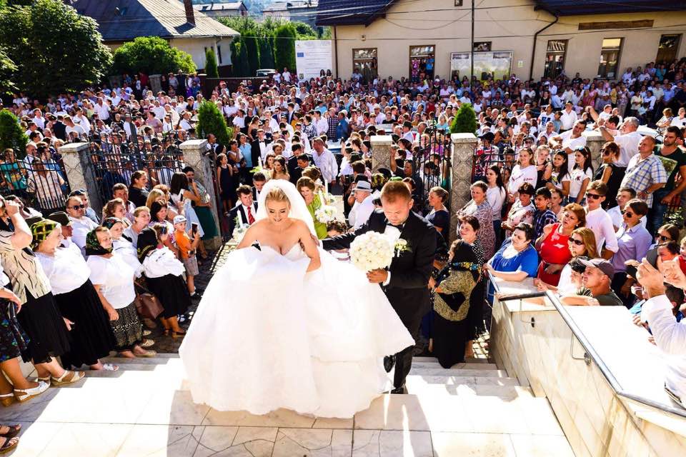 VIDEOREPORTAJ. Ca la oșeni, la nimeni! Nuntă de sute de mii de euro. Un nou record
