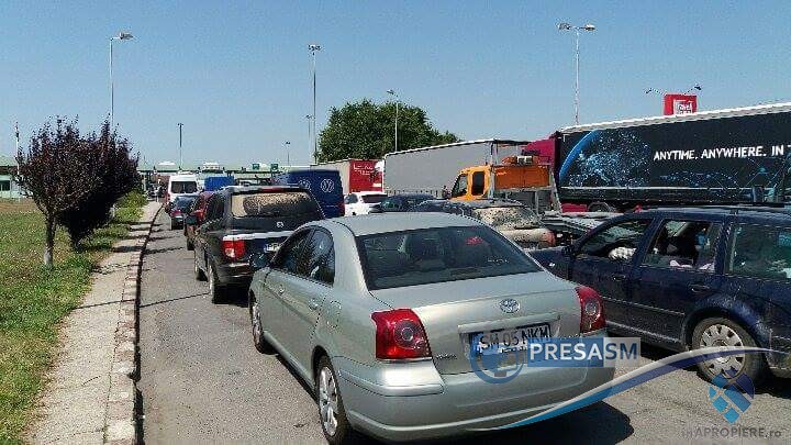 FOTO. Nervi, înjurături și cozi interminabile, la peste 40 de grade, în Petea!