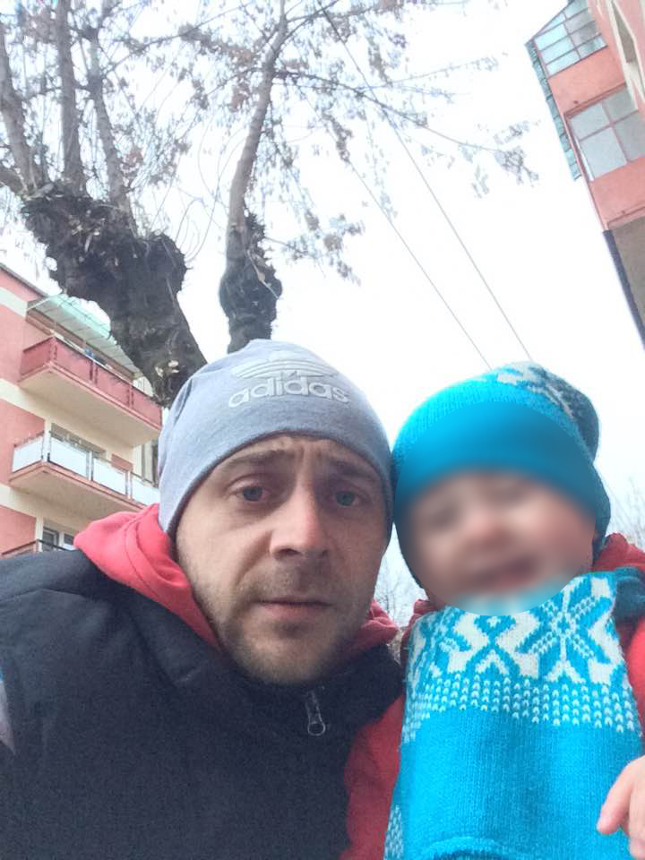 Campanie pentru ajutorarea unui copil de doi ani. Tatăl a murit, mama lui l-a părăsit