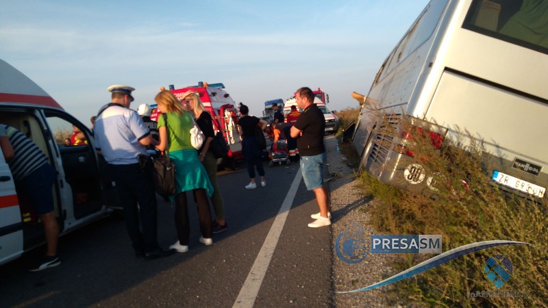 FOTO&VIDEO. Cei 36 de pasageri din autocar sunt muncitori Draxlmaier, din Serbia