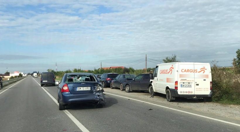 FOTOGALERIE. Accident în lanț în Satu Mare. Cinci mașini implicate