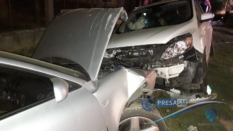 Coliziune frontală între două mașini. Un șofer beat a intrat cu autoturismul pe contrasens