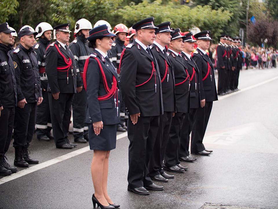 Pompierii scot sute de locuri la concurs! Condițiile sunt ușor de îndeplinit